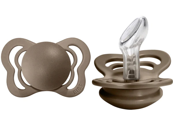 Bibs dark oak pacifier set. This nipple shape gives the least pressure on jaw, gums and teeth and comes in both soft natural rubber latex and silicone. It is recommended for children from 0-36 months. The shape of the lightweight shield leaves the nose free and facilitates easy breathing. All in a cute butterfly design. Ships to United States Duty Free.